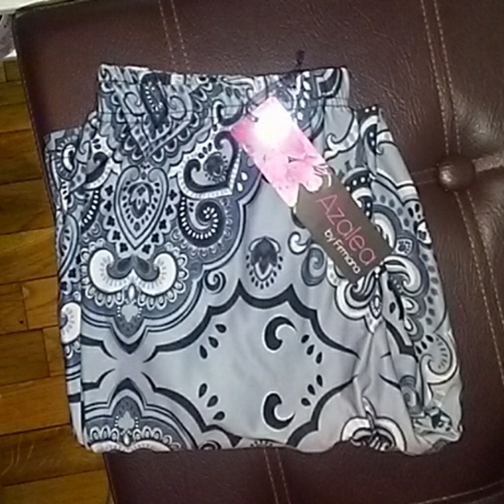 Black, Silver, and Gray Paisley Leggings